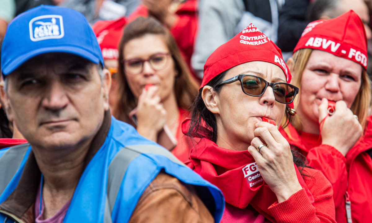 "SỰ KHỐN KHỔ CỦA NGƯỜI DÂN - KHI CÁC QUAN CHỨC TINH HOA TRỪNG PHẠT LẪN NHAU, HỆ LỤY CỦA LẠM PHÁT VÀ TRỪNG PHẠT"