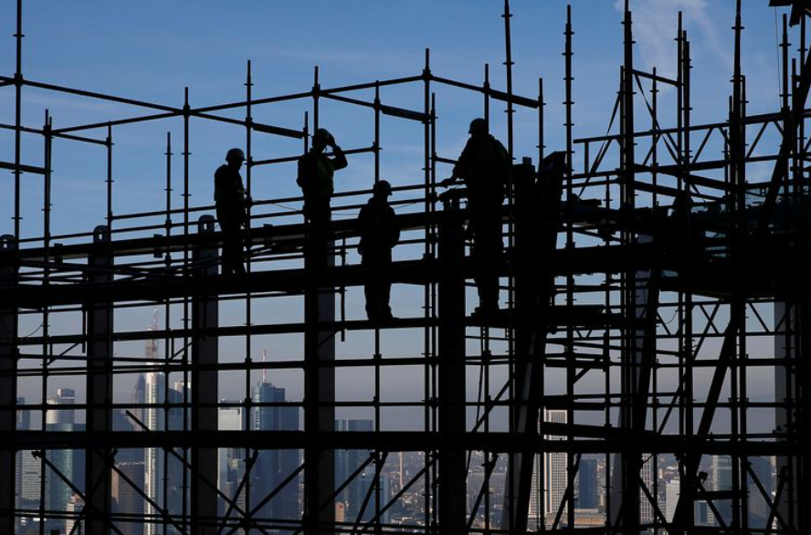 Đức né tránh suy thoái nhưng lạm phát tăng lên 11,6%