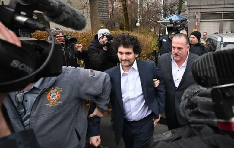 Lời thú nhận rung chuyển thế giới tiền số: Người yêu khai thông đồng với Sam Bankman-Fried trộm tiền khách hàng FTX, mặc sức rút hàng tỷ USD không cần bất kỳ rằng buộc nào