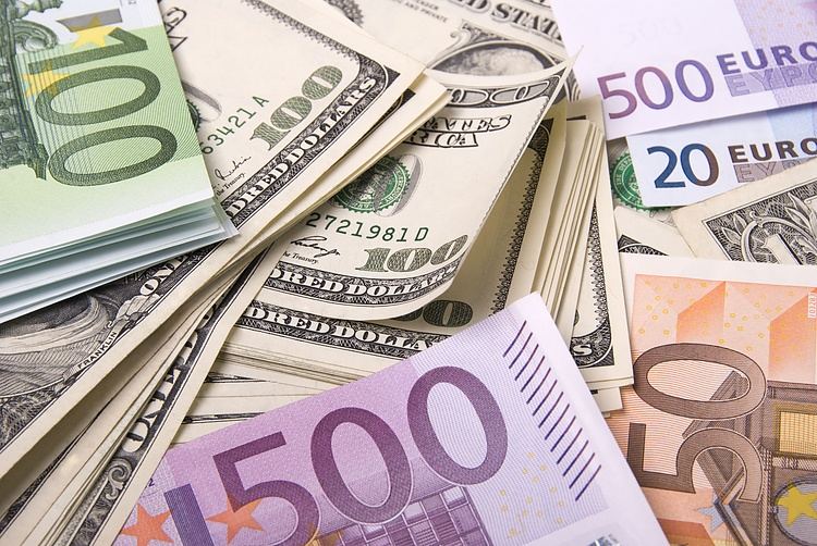 Market Update: EUR/USD Slides Amid Risk-Aversion, Approaching 1.0800